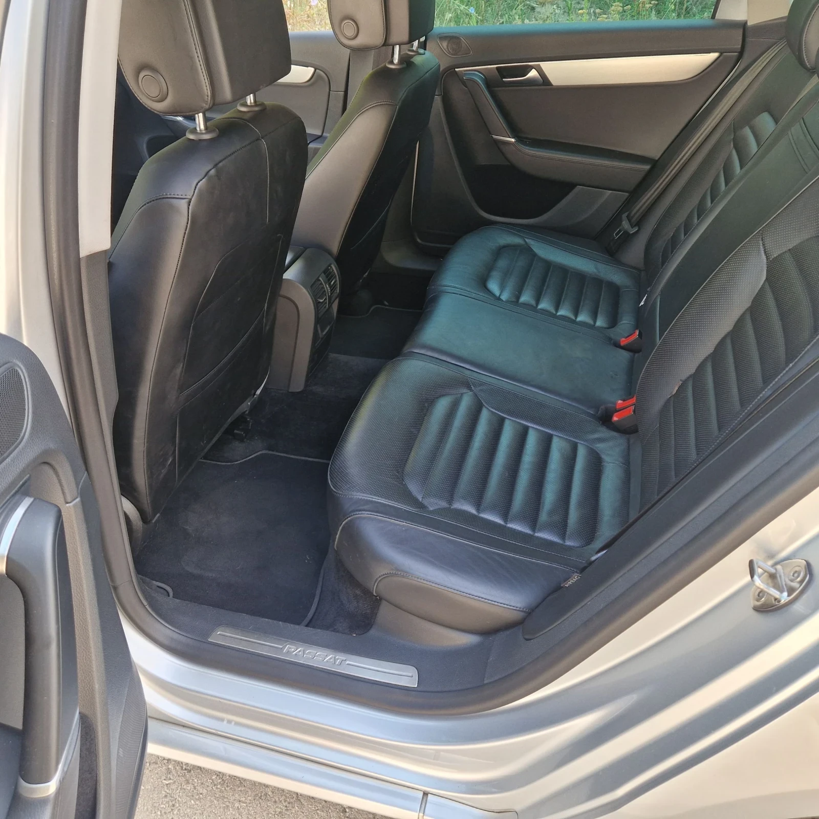 VW Passat 2.0TDi 170к. 4х4 ДИСТРОНИК/ОБДУХВАНЕ/МАСАЖ/КЕЙЛЕС  - изображение 8