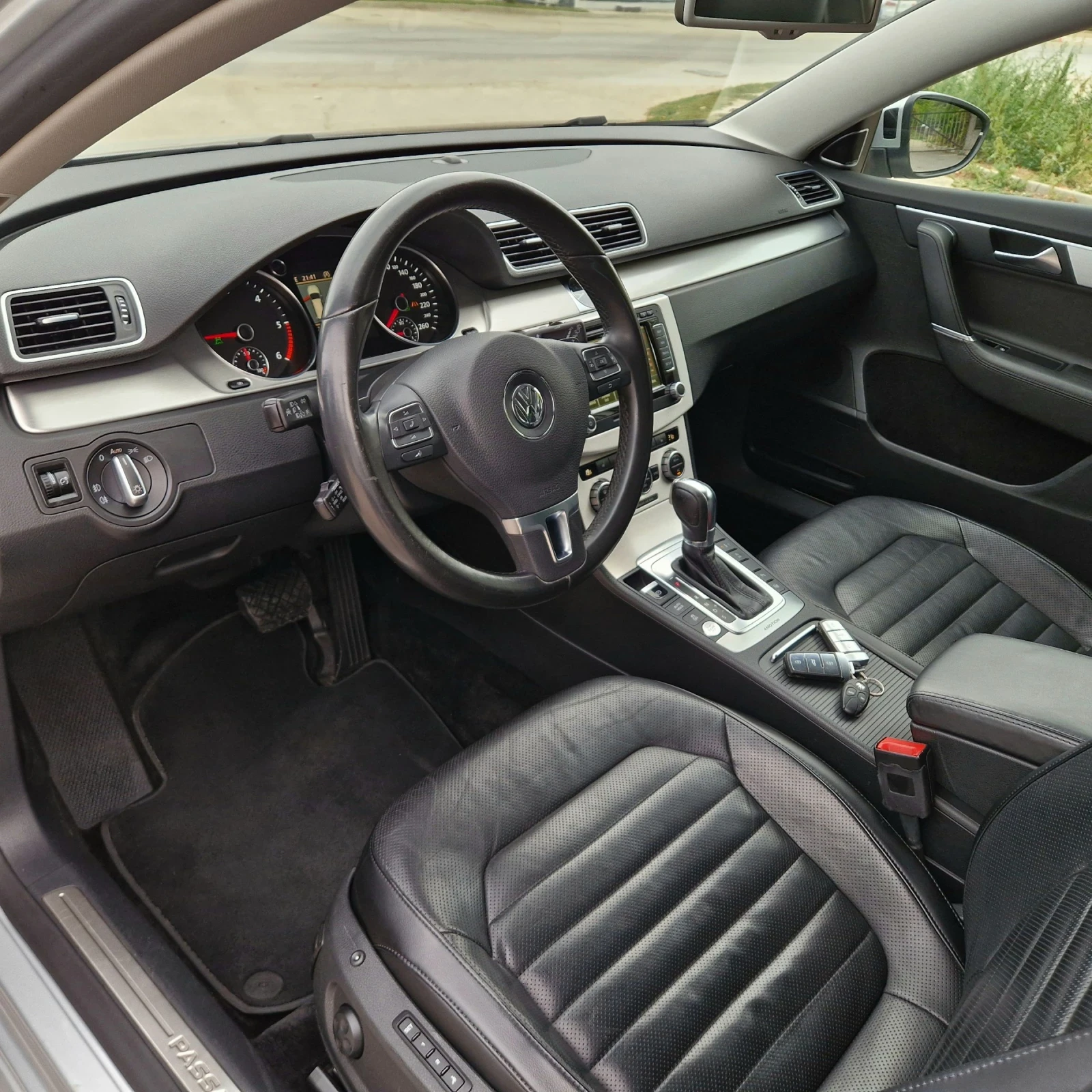 VW Passat 2.0TDi 170к. 4х4 ДИСТРОНИК/ОБДУХВАНЕ/МАСАЖ/КЕЙЛЕС  - изображение 9