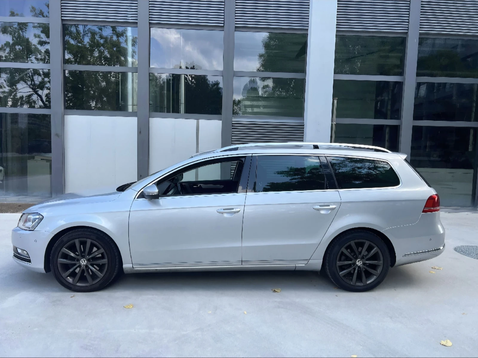 VW Passat 2.0TDi 170к. 4х4 ДИСТРОНИК/ОБДУХВАНЕ/МАСАЖ/КЕЙЛЕС  - изображение 3