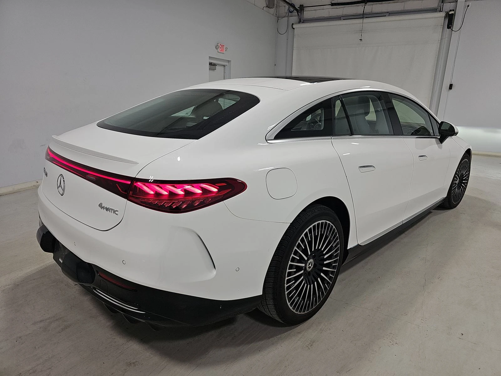 Mercedes-Benz EQS 450+ /4 MATIC/AMG LINE/HUD/LANE ASSIST/PANO/360VIE - изображение 4