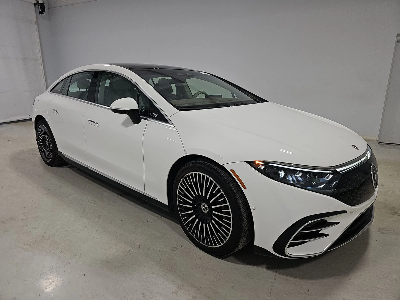 Mercedes-Benz EQS 450+ /4 MATIC/AMG LINE/HUD/LANE ASSIST/PANO/360VIE - изображение 3