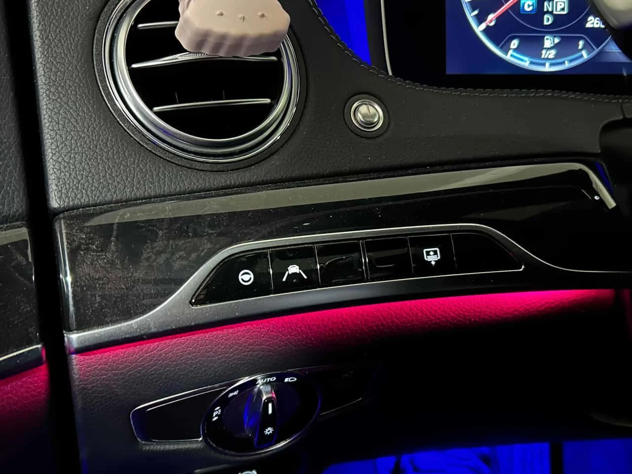 Mercedes-Benz S 560 CARFAX, снимка 17 - Автомобили и джипове - 53734707