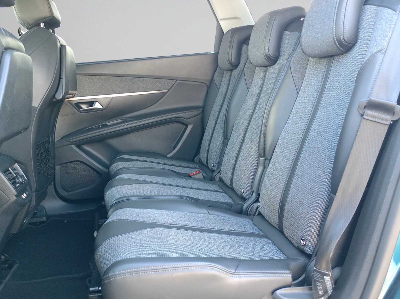 Peugeot 5008 NEW ALLURE 1.5 BlueHDi 130 EAT8  E 6.2, снимка 11 - Автомобили и джипове - 54690978