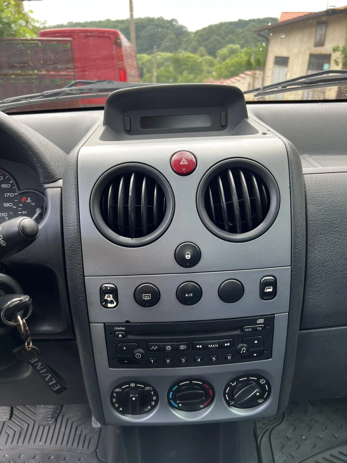 Peugeot Partner 1.6 HDI, снимка 11 - Автомобили и джипове - 55142720
