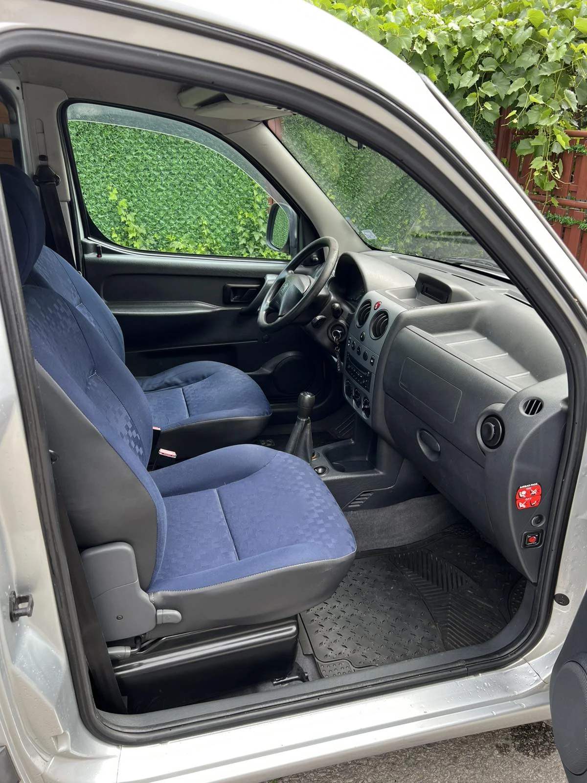 Peugeot Partner 1.6 HDI, снимка 13 - Автомобили и джипове - 55142720