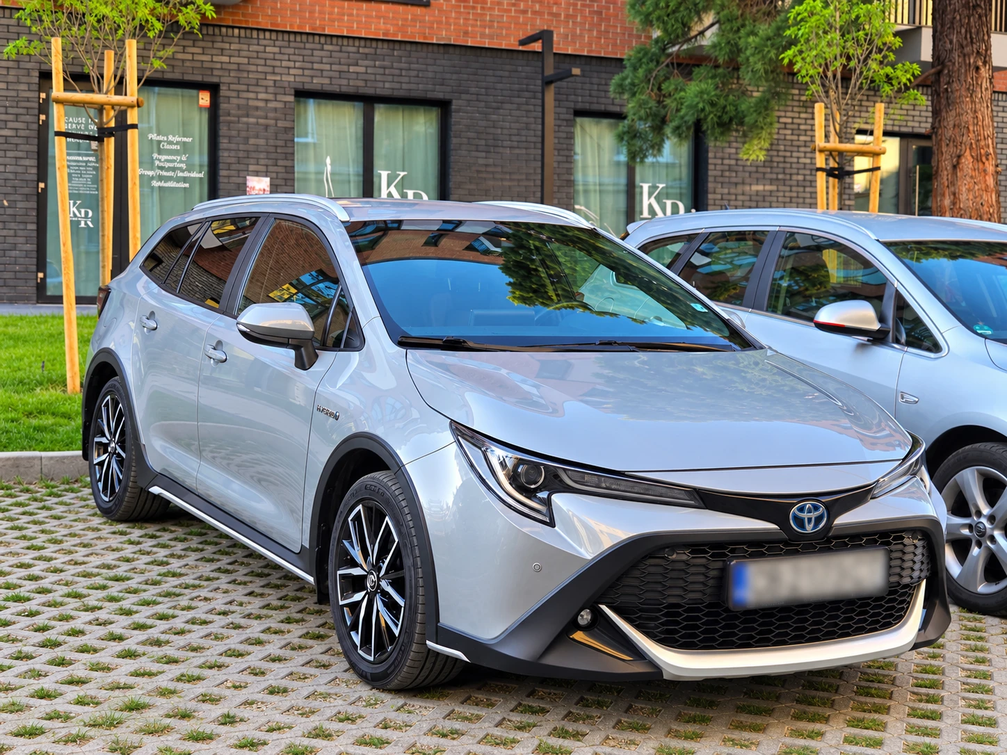 Toyota Corolla Trek, снимка 2 - Автомобили и джипове - 56059529