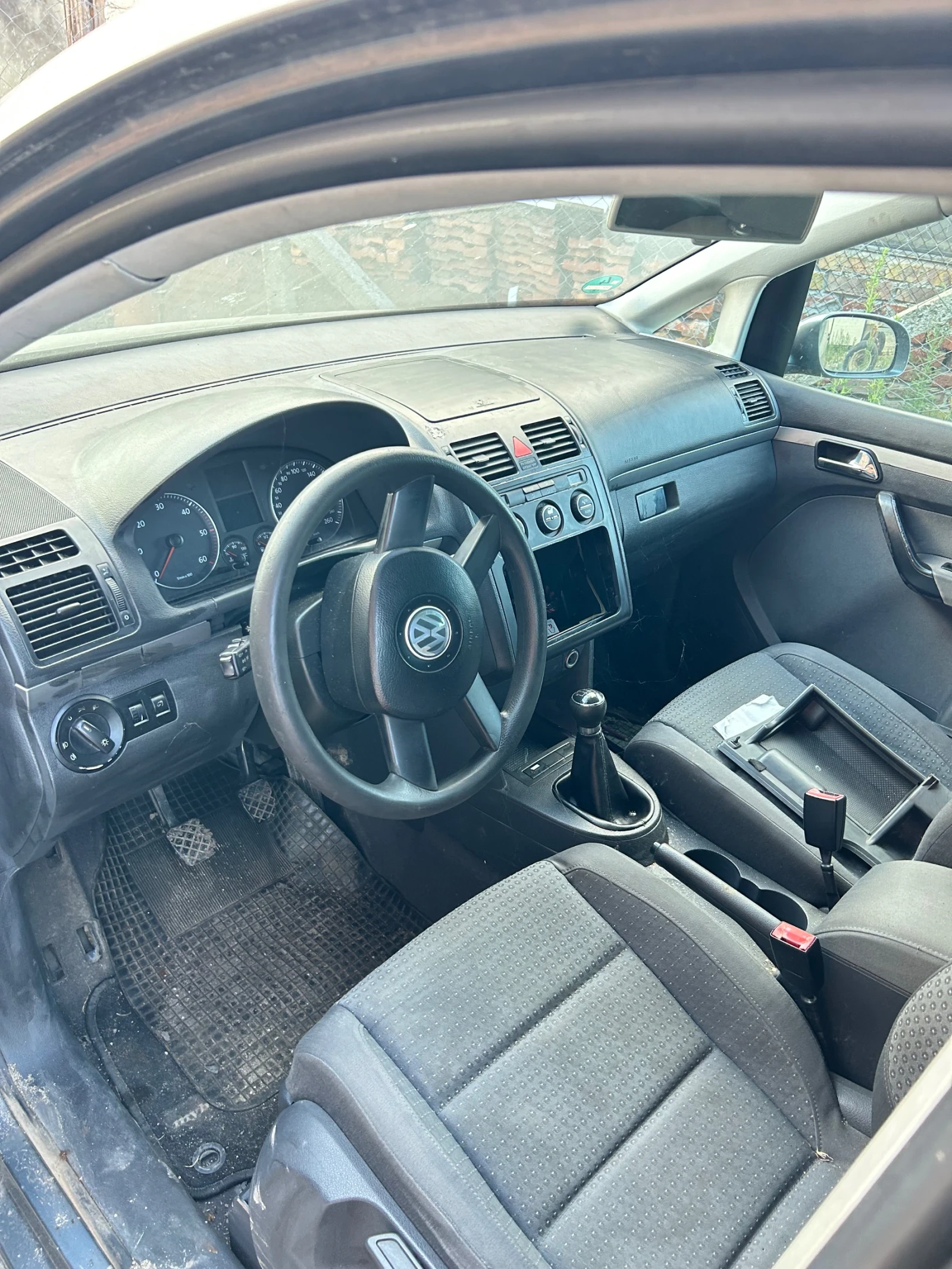VW Touran, снимка 4 - Автомобили и джипове - 56137702