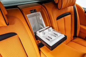 Rolls-Royce Cullinan SERIES II/BLACK BADGE/CARBON/STARLIGHT/4 SEATS/TV/, снимка 16