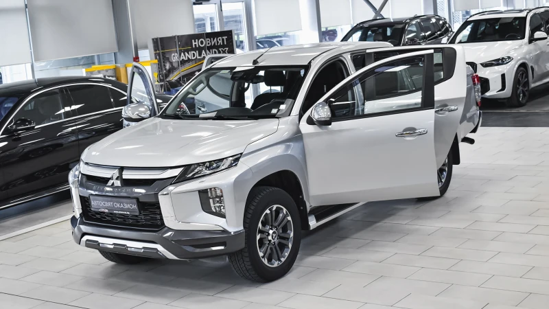 Mitsubishi L200 Double Cab Invite 2.3d 4x4 Automatic, снимка 1 - Автомобили и джипове - 47409376