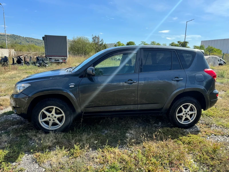 Toyota Rav4 2.2, снимка 3 - Автомобили и джипове - 47448148