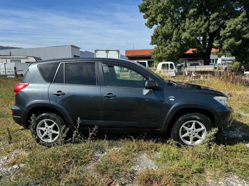 Toyota Rav4 2.2, снимка 2 - Автомобили и джипове - 47448148