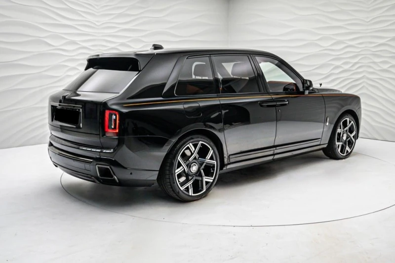 Rolls-Royce Cullinan SERIES II/BLACK BADGE/CARBON/STARLIGHT/4 SEATS/TV/, снимка 7 - Автомобили и джипове - 49162478