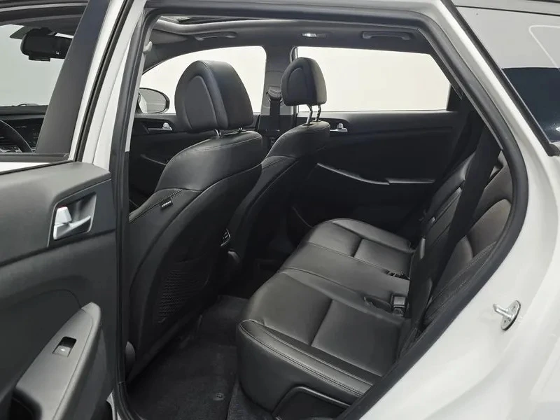 Hyundai Tucson 1.7 2Wd, снимка 8 - Автомобили и джипове - 55429094