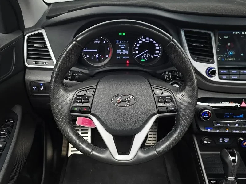 Hyundai Tucson 1.7 2Wd, снимка 11 - Автомобили и джипове - 55429094