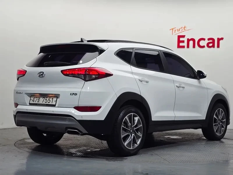 Hyundai Tucson 1.7 2Wd, снимка 2 - Автомобили и джипове - 55429094