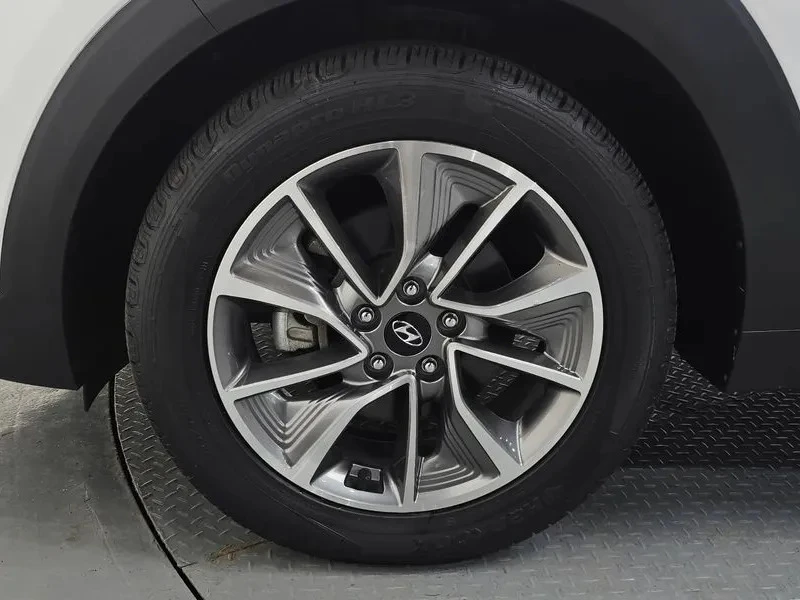 Hyundai Tucson 1.7 2Wd, снимка 4 - Автомобили и джипове - 55429094