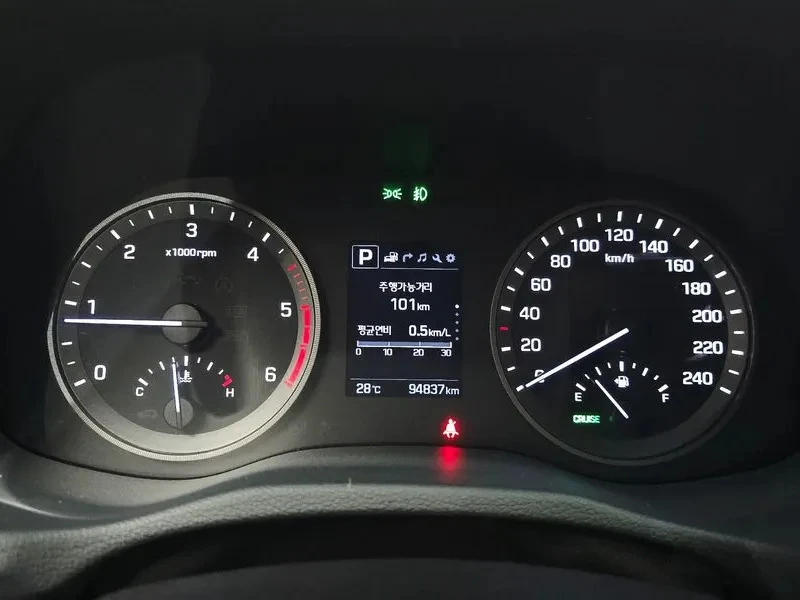 Hyundai Tucson 1.7 2Wd, снимка 6 - Автомобили и джипове - 55429094
