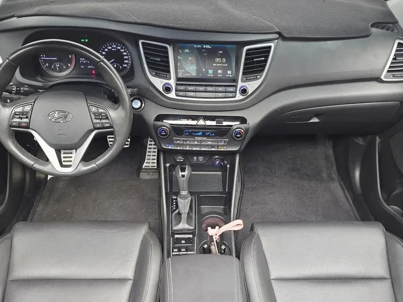 Hyundai Tucson 1.7 2Wd, снимка 5 - Автомобили и джипове - 55429094