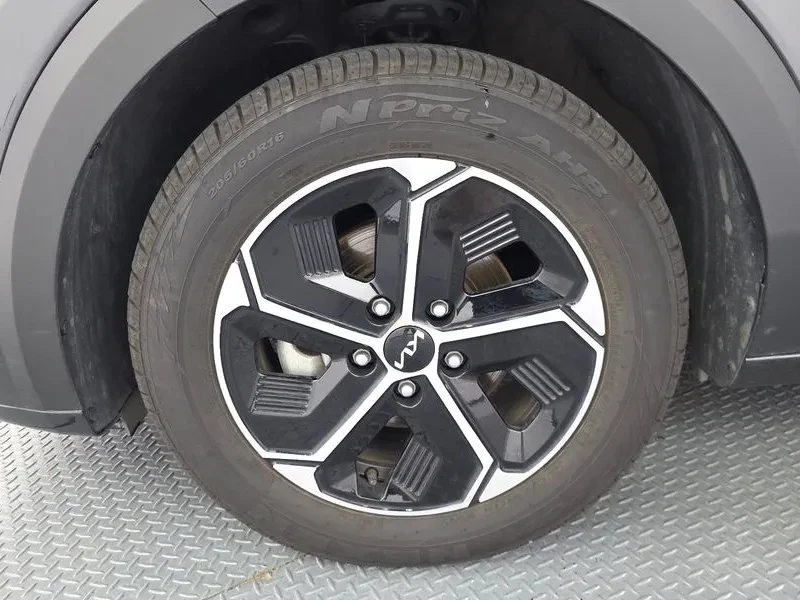 Kia Niro Trendy, снимка 5 - Автомобили и джипове - 56128342