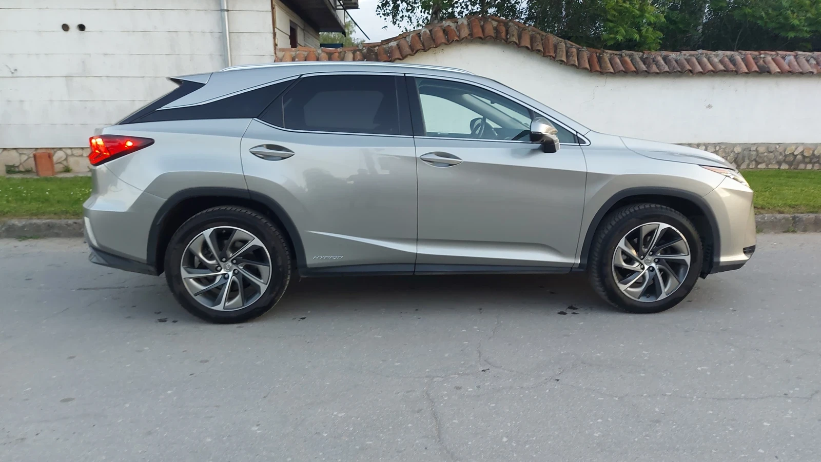 Lexus RX 450h Закупен от ТМ ауто в гаранция - изображение 9