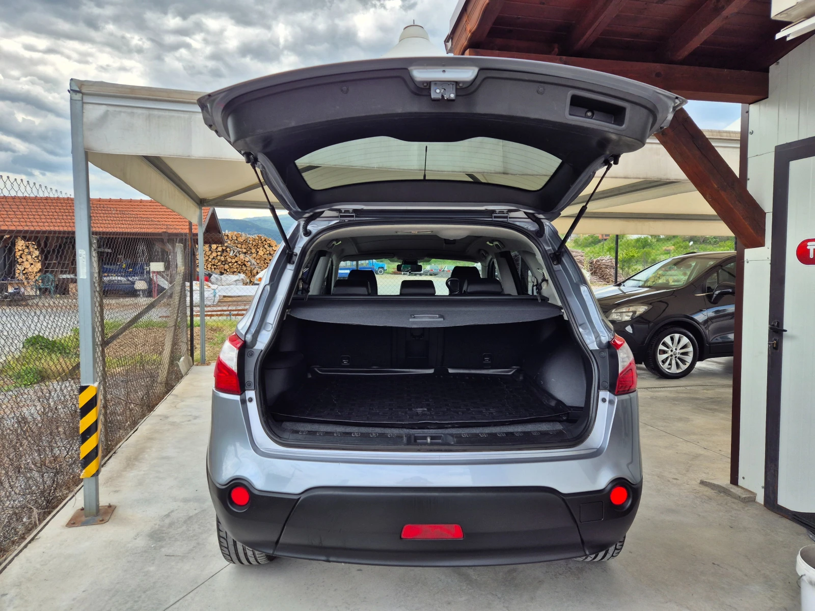 Nissan Qashqai 2.0DCI n-tec* PANORAMA* NAVI* 7MECTA* , снимка 14 - Автомобили и джипове - 54390990