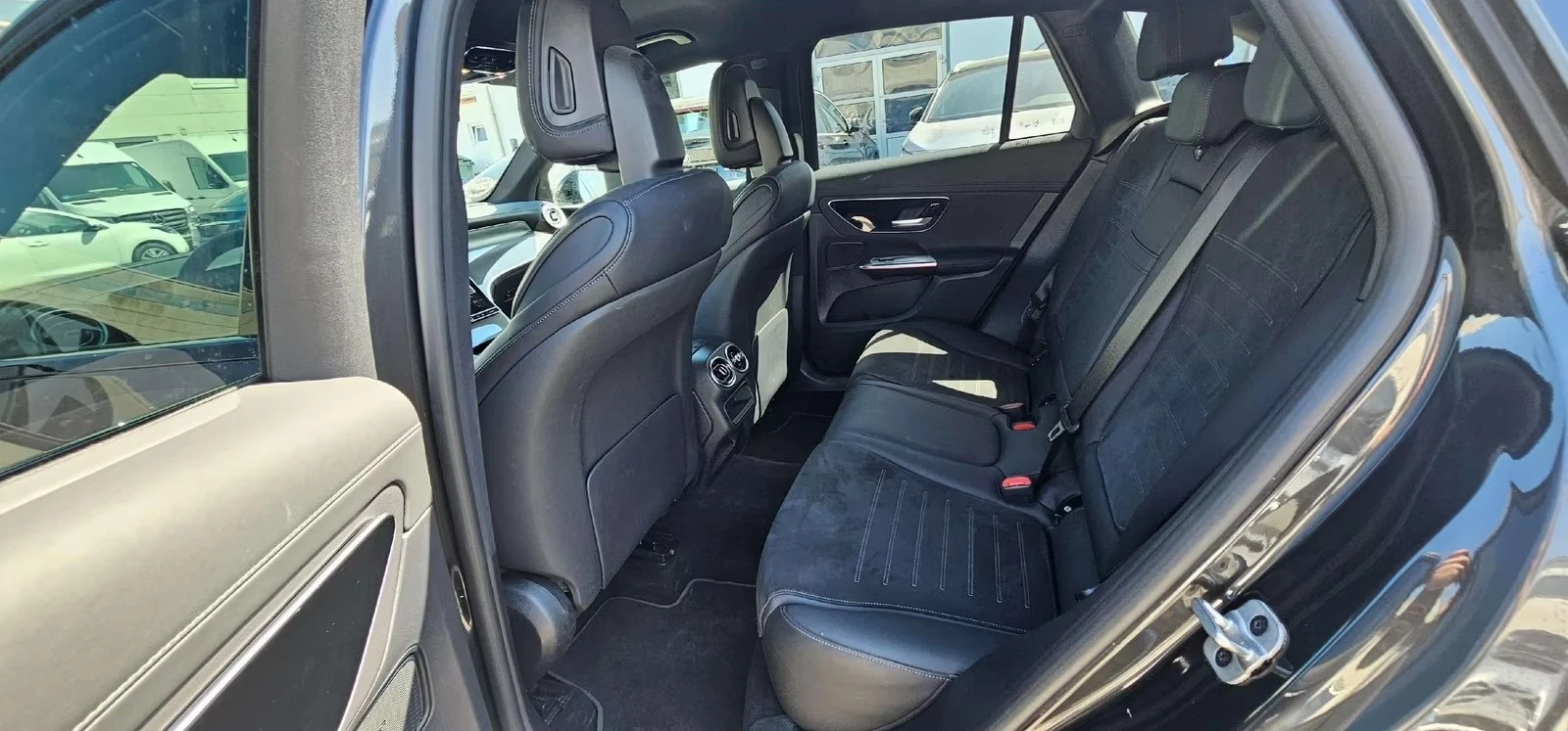 Mercedes-Benz GLC 300 AMG / 4 MATIC / NIGHT /, снимка 14 - Автомобили и джипове - 54849037