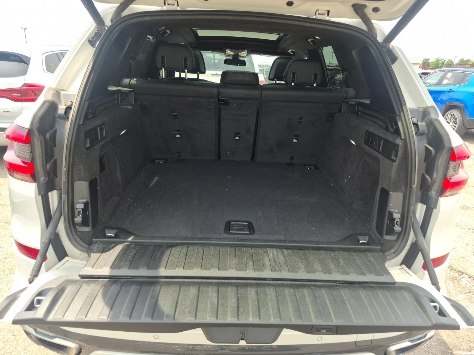 BMW X5 M-pkg| Laser| Distronic| 360| Soft-Close| Massage|, снимка 12 - Автомобили и джипове - 55103376