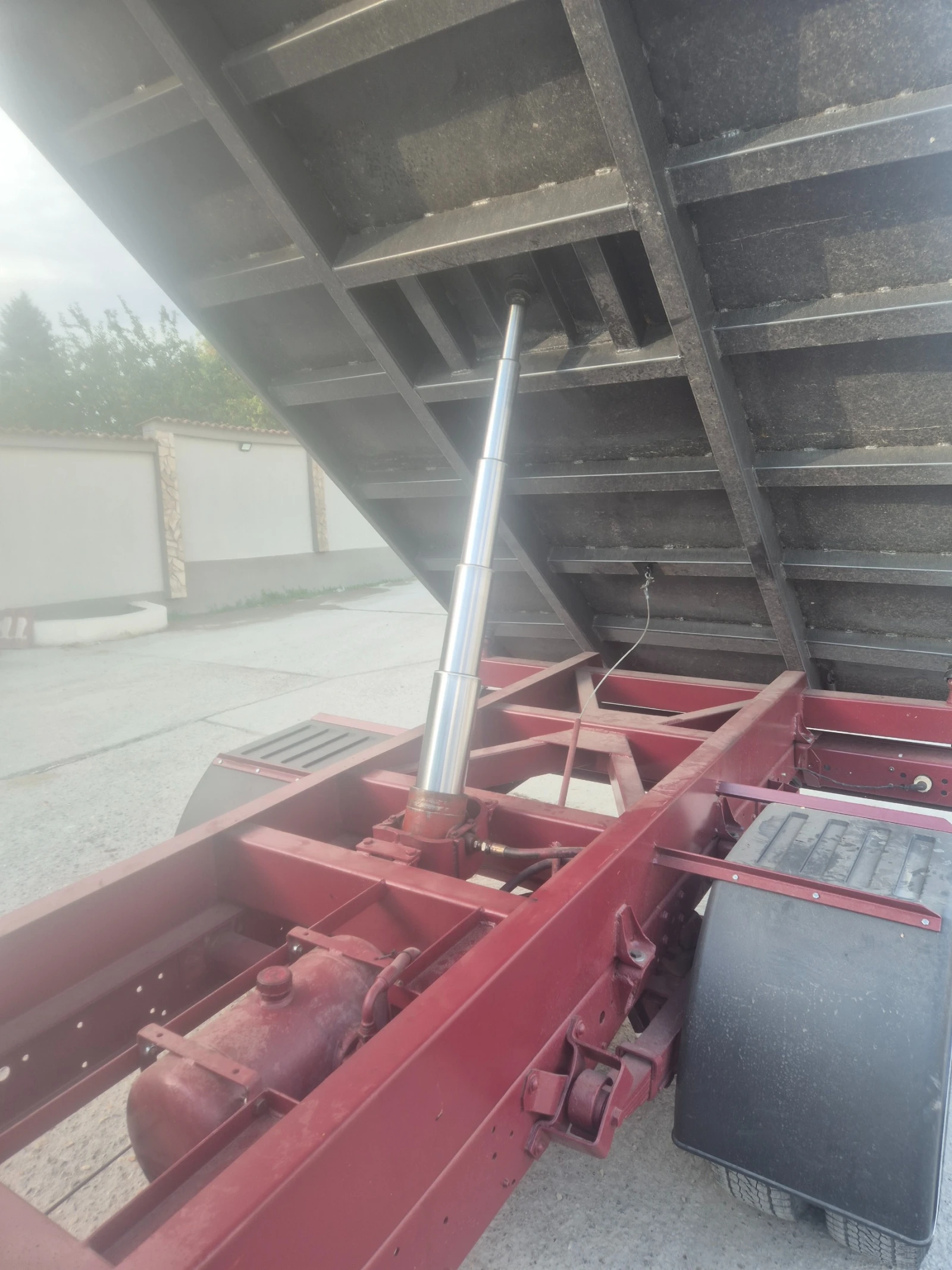 Iveco 3512 Самосвал, снимка 8 - Бусове и автобуси - 56242582