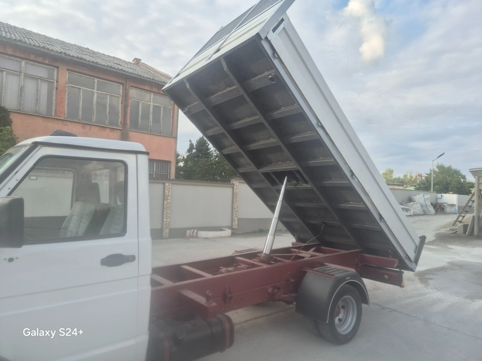 Iveco 3512 Самосвал, снимка 7 - Бусове и автобуси - 56242582