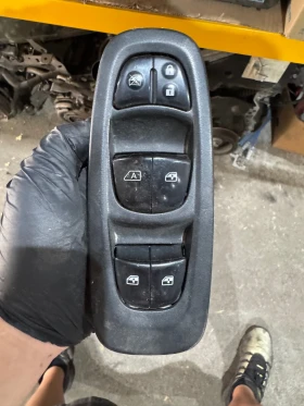 Reno Kadjar 2017г копчета за ел стъкла, снимка 1