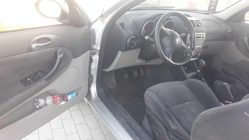 Alfa Romeo 147 1.6I, снимка 7 - Автомобили и джипове - 47800074