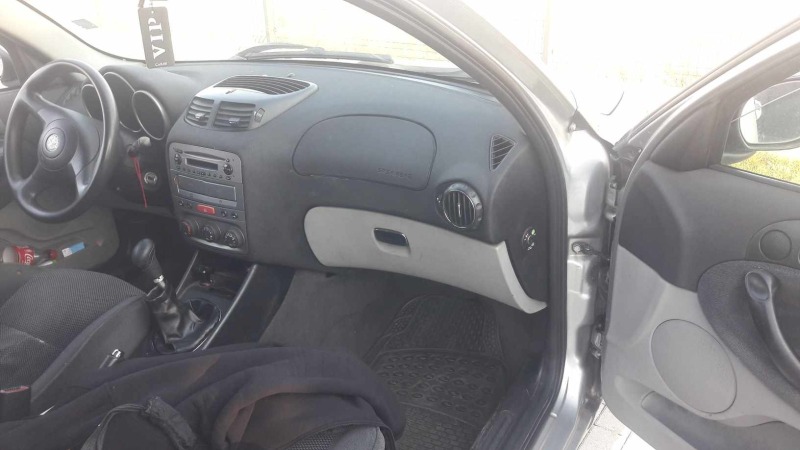 Alfa Romeo 147 1.6I, снимка 5 - Автомобили и джипове - 46568672