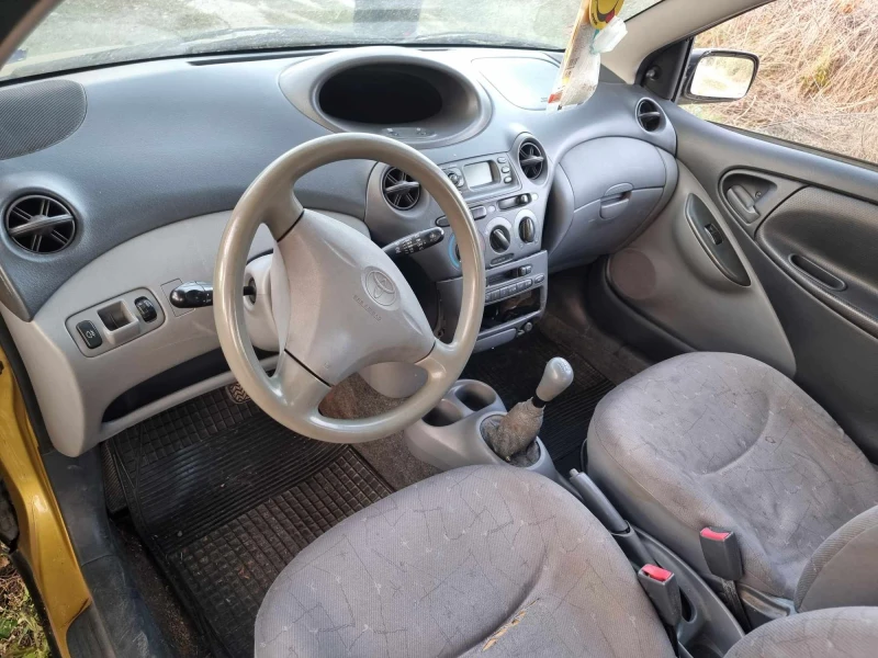 Toyota Yaris 1.0 vvt-i/ джанти 14, снимка 8 - Автомобили и джипове - 47335452