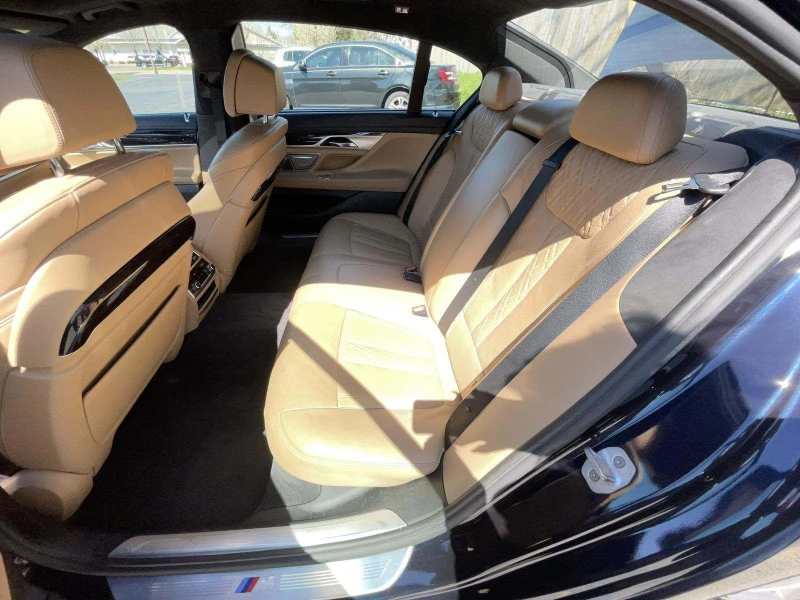 BMW 750 2016* M-PACK* 360* Вакум* Headup* Bower&Wilkins, снимка 6 - Автомобили и джипове - 48437041