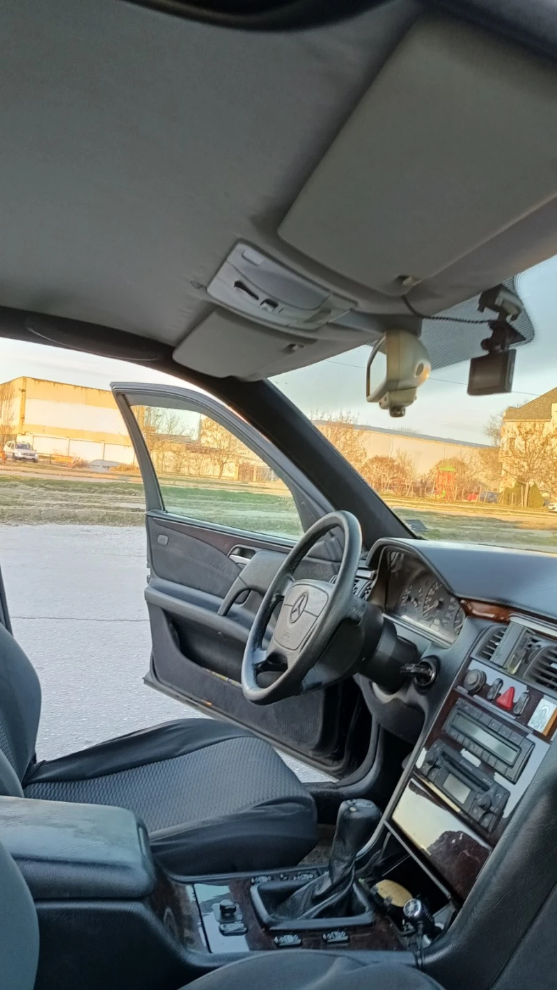 Mercedes-Benz E 200 W 210, снимка 13 - Автомобили и джипове - 53156036