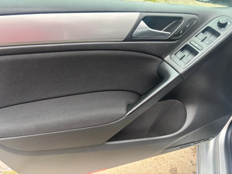 VW Golf 2010+ 2.0TDI+ 110кс+ ПЬЛНА С.ИСТОРИЯ-КАТО НОВ, снимка 8 - Автомобили и джипове - 53431936