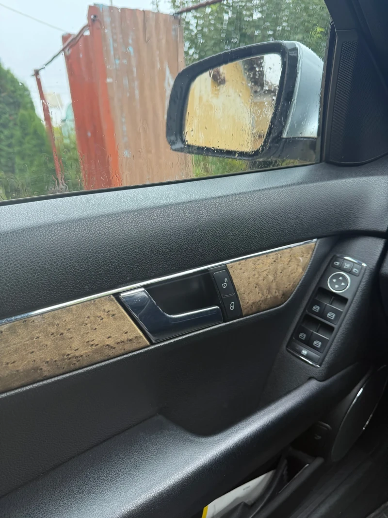Mercedes-Benz C 220 AMG, снимка 13 - Автомобили и джипове - 53582303