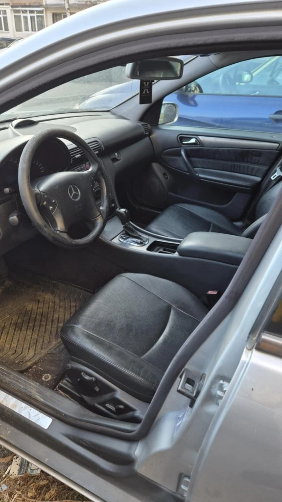 Mercedes-Benz C 240 Avangarde, снимка 13 - Автомобили и джипове - 53495152