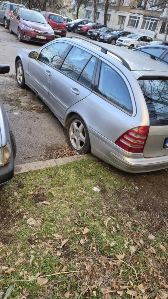 Mercedes-Benz C 240 Avangarde, снимка 3 - Автомобили и джипове - 53495152