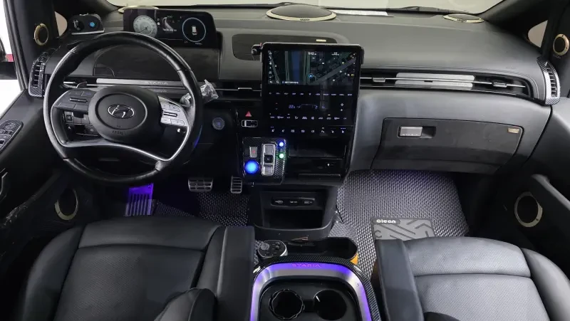 Hyundai Staria Обдухване Подгреви | 360 Камери | Дигитално табло, снимка 7 - Автомобили и джипове - 56086199