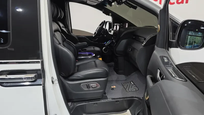 Hyundai Staria Обдухване Подгреви | 360 Камери | Дигитално табло, снимка 8 - Автомобили и джипове - 56086199