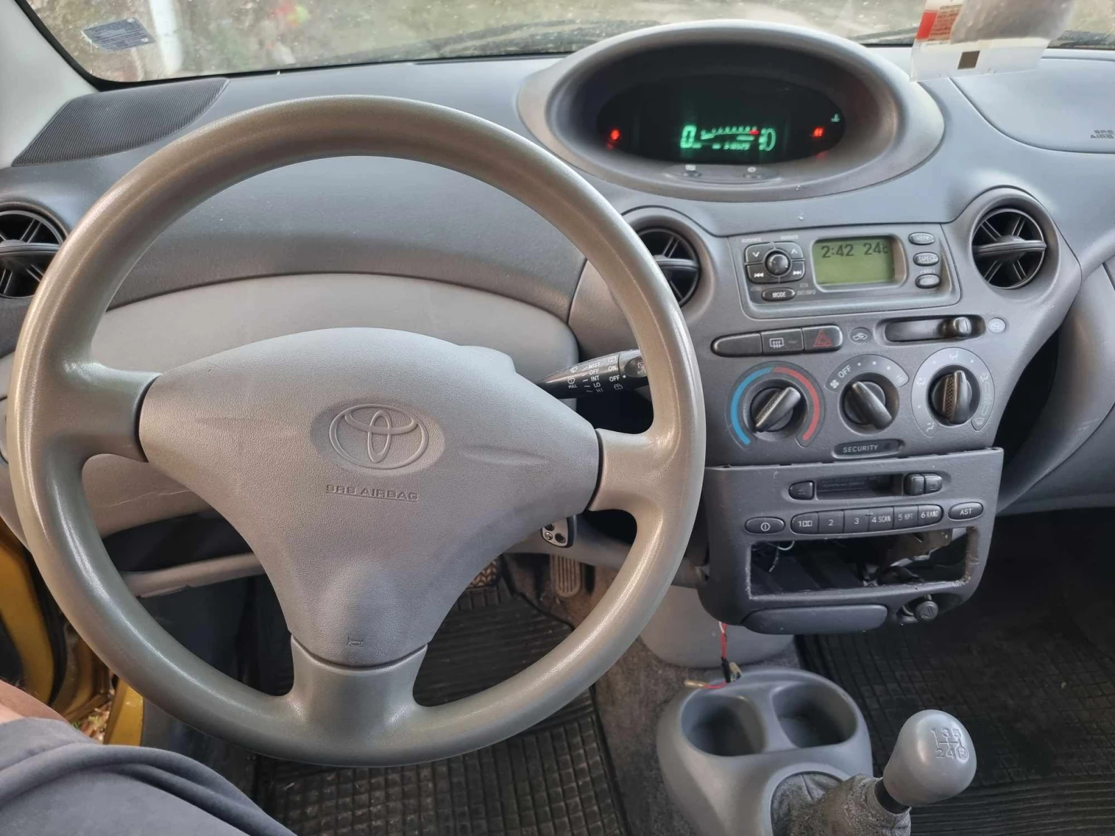 Toyota Yaris 1.0 vvt-i/ джанти 14 - изображение 6