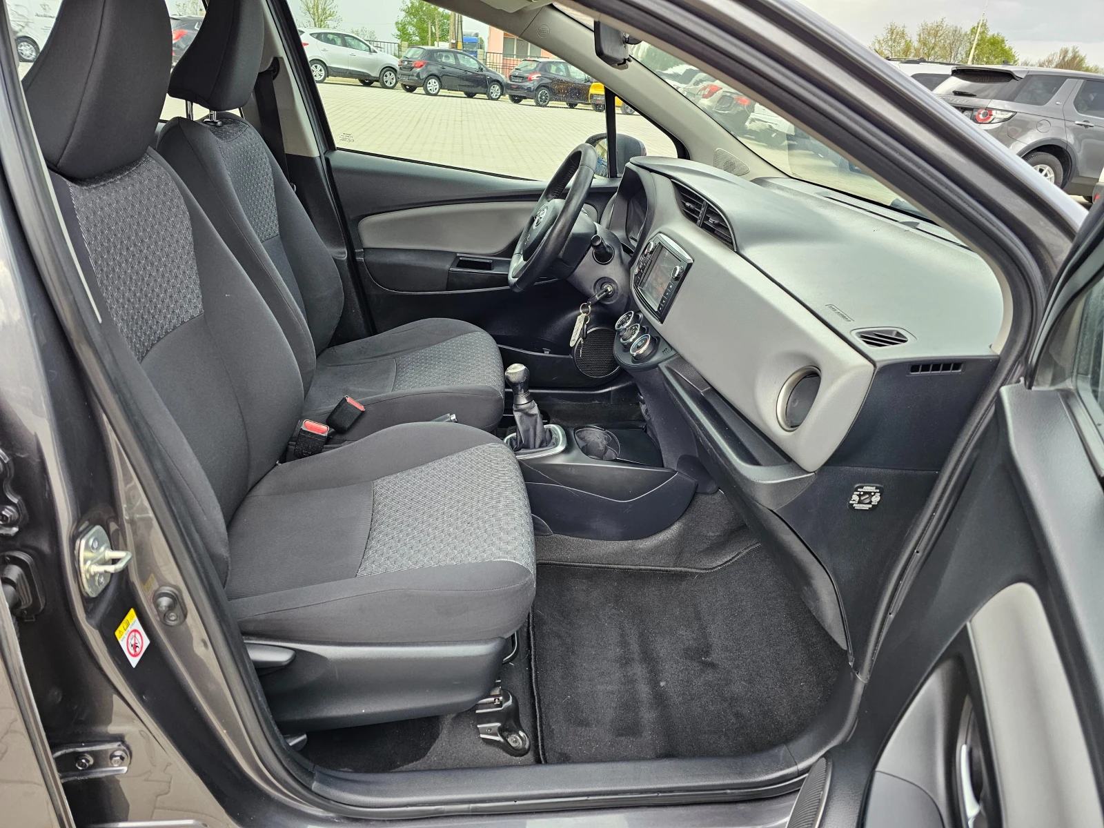 Toyota Yaris 1.0VVT-I, Евро 6, Нави, Камера, Face! - изображение 10
