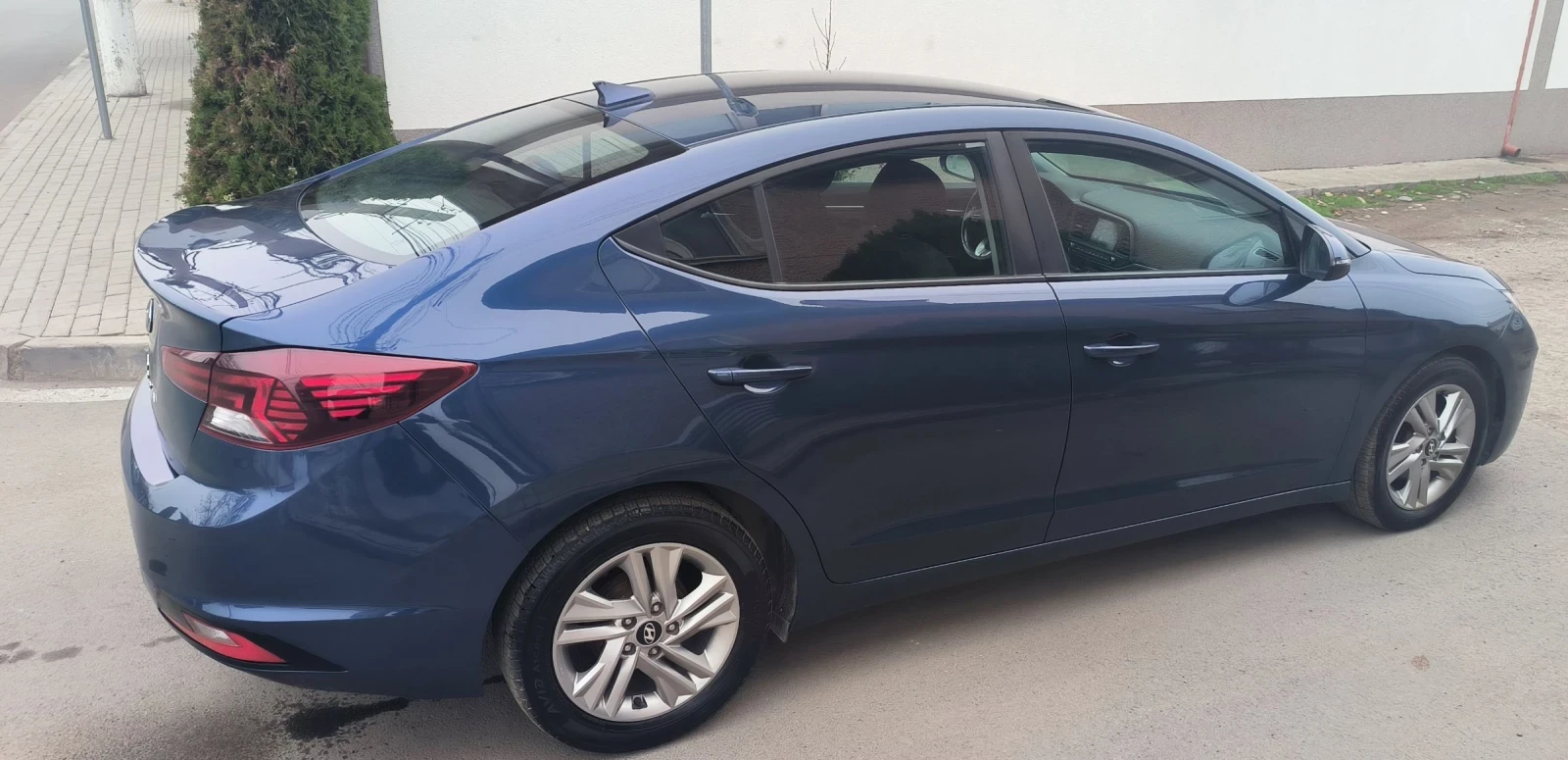 Hyundai Elantra 2.0/Led light - изображение 4