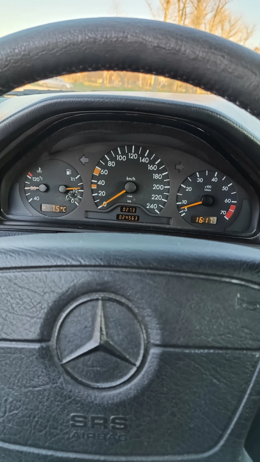 Mercedes-Benz E 200 W 210 - изображение 6