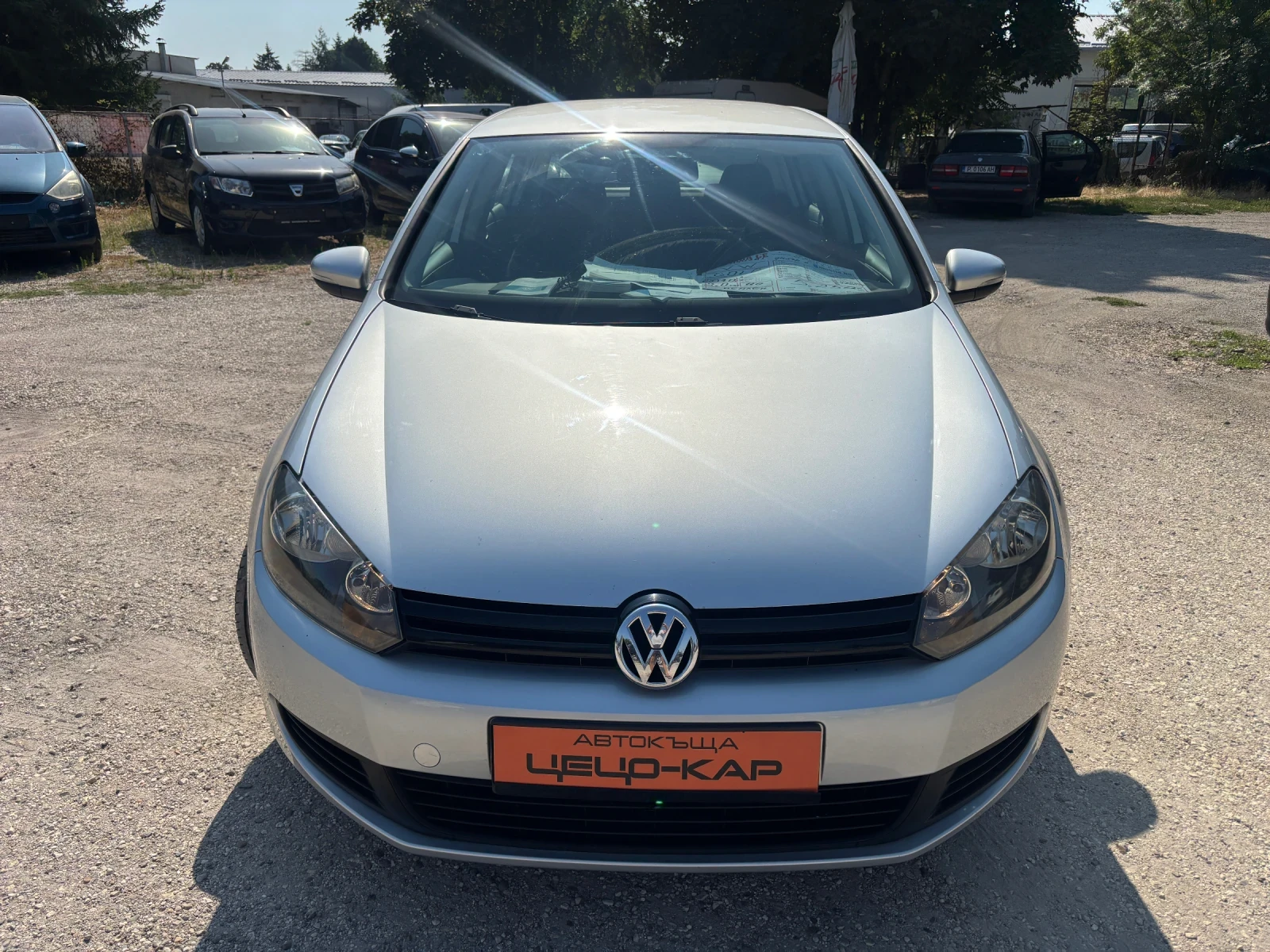 VW Golf 2010+ 2.0TDI+ 110кс+ ПЬЛНА С.ИСТОРИЯ-КАТО НОВ, снимка 2 - Автомобили и джипове - 53431936