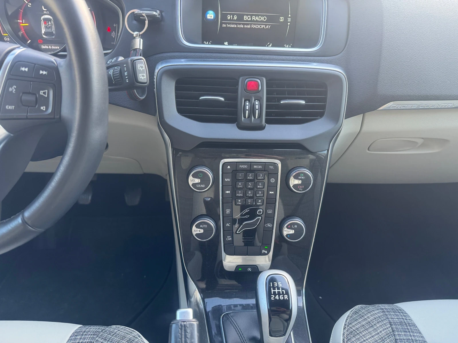 Volvo V40 Cross Country 2.0 diesel, снимка 14 - Автомобили и джипове - 53962310