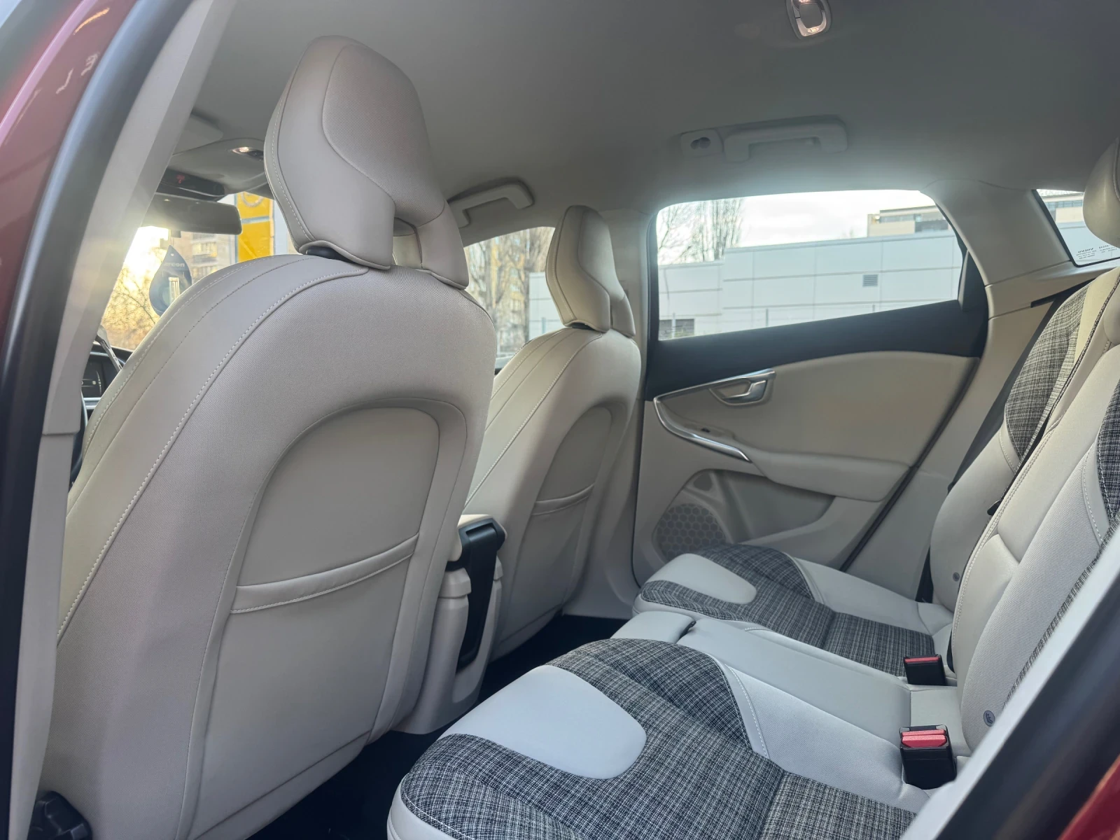 Volvo V40 Cross Country 2.0 diesel, снимка 10 - Автомобили и джипове - 53962310