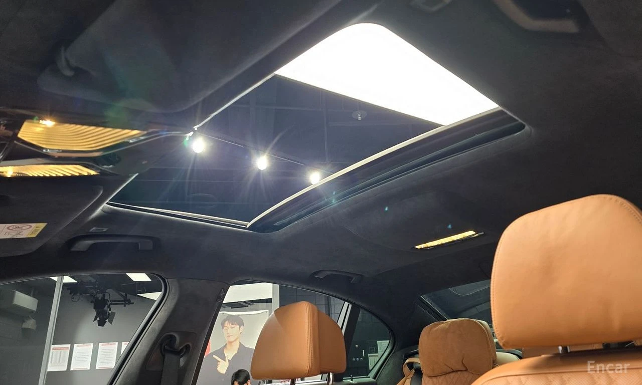 BMW 740 M* SPORT* LASER* HARMON* KARDON* ОБДУХВАНЕ* МАСАЖ*, снимка 16 - Автомобили и джипове - 54511675