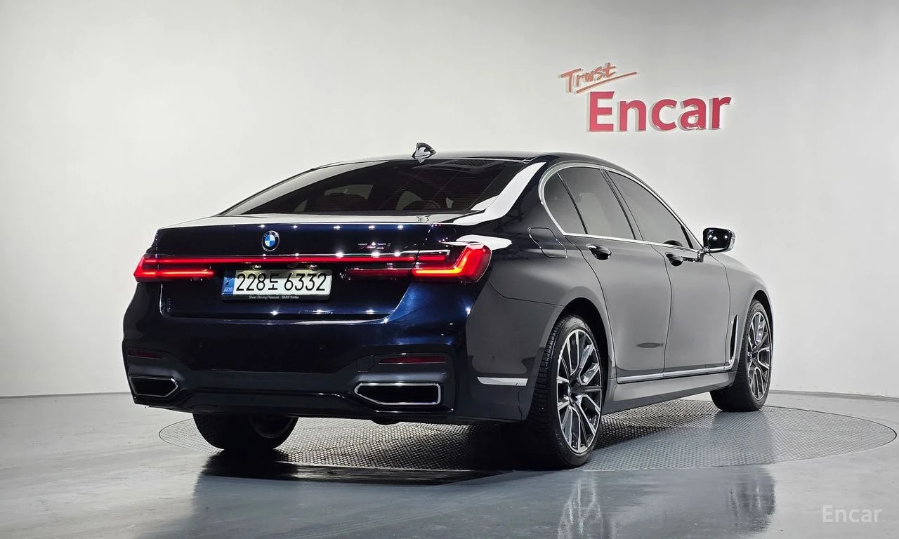 BMW 740 M* SPORT* LASER* HARMON* KARDON* ОБДУХВАНЕ* МАСАЖ*, снимка 2 - Автомобили и джипове - 54511675